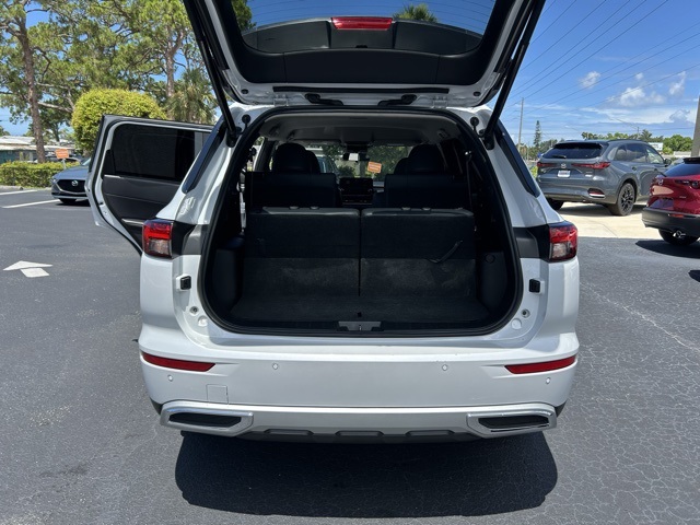 Vehicle image 12 of 29