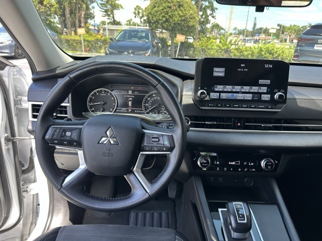 Vehicle image 16 of 29