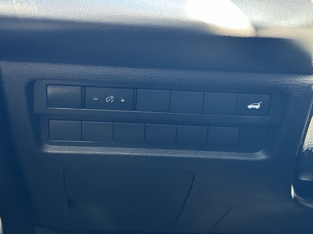 Vehicle image 23 of 29