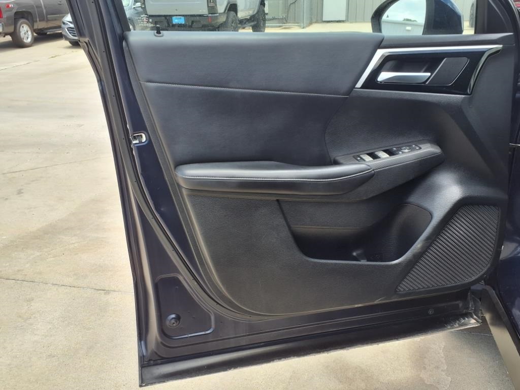 Vehicle image 18 of 20