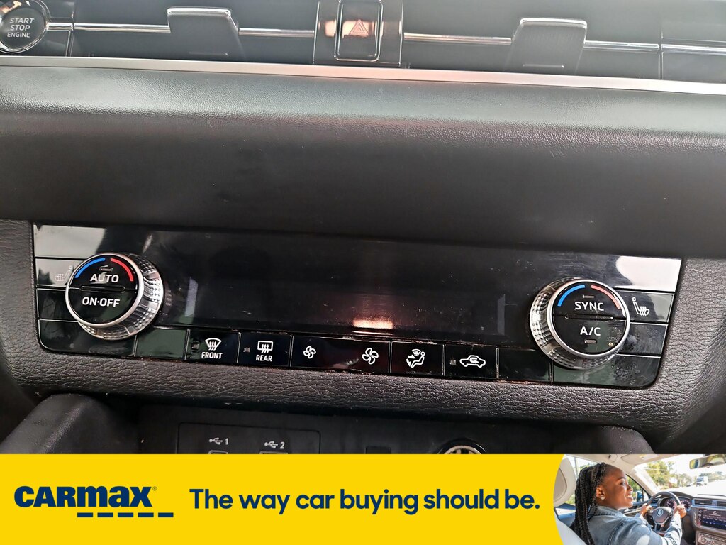 Vehicle image 21 of 27