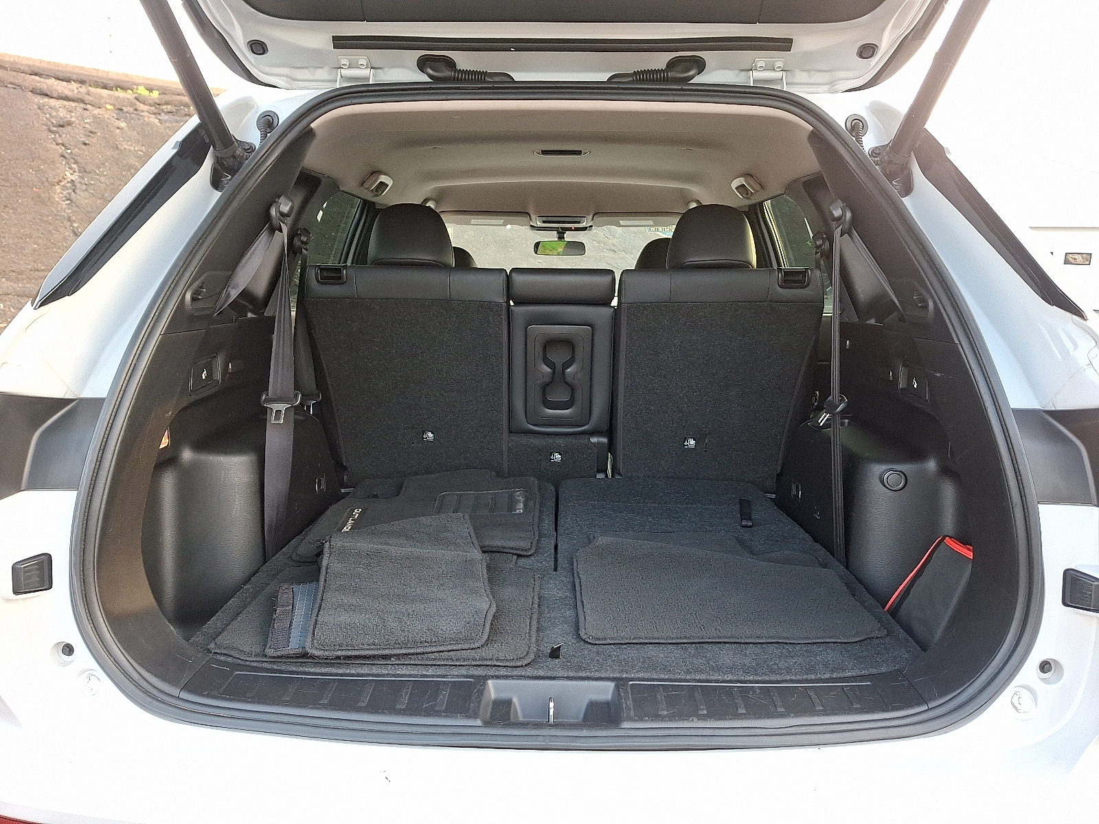 Vehicle image 29 of 32