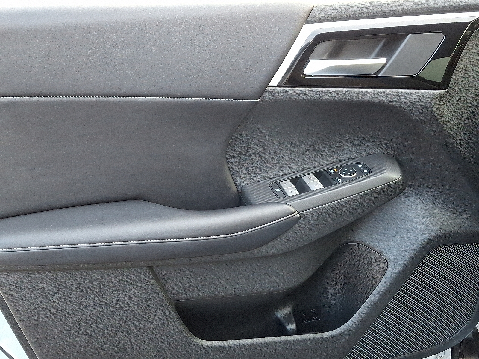 Vehicle image 12 of 32