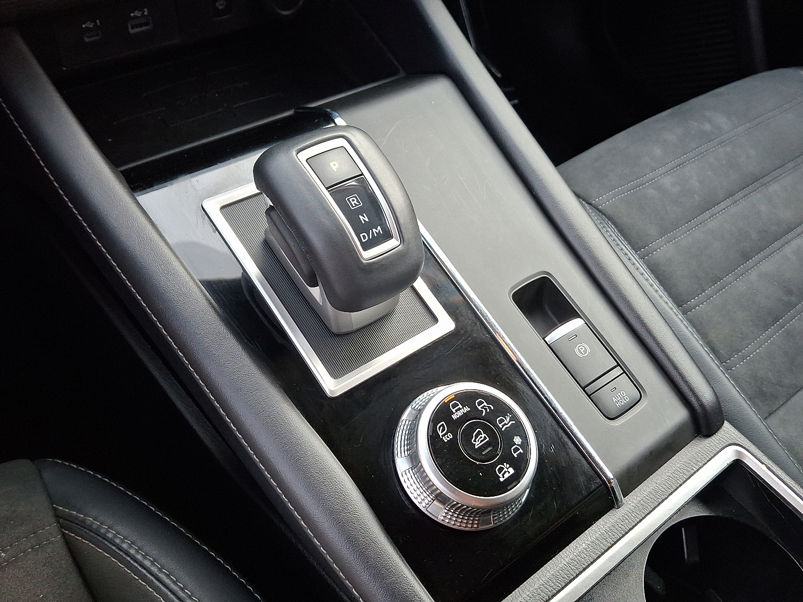 Vehicle image 14 of 32