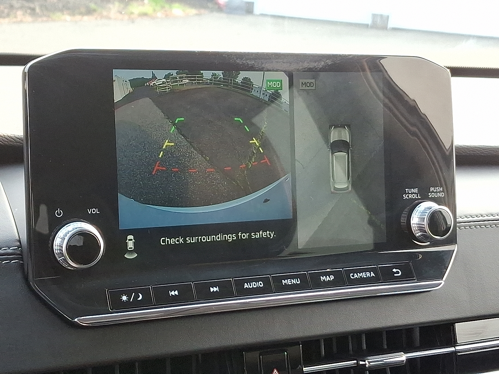 Vehicle image 18 of 32