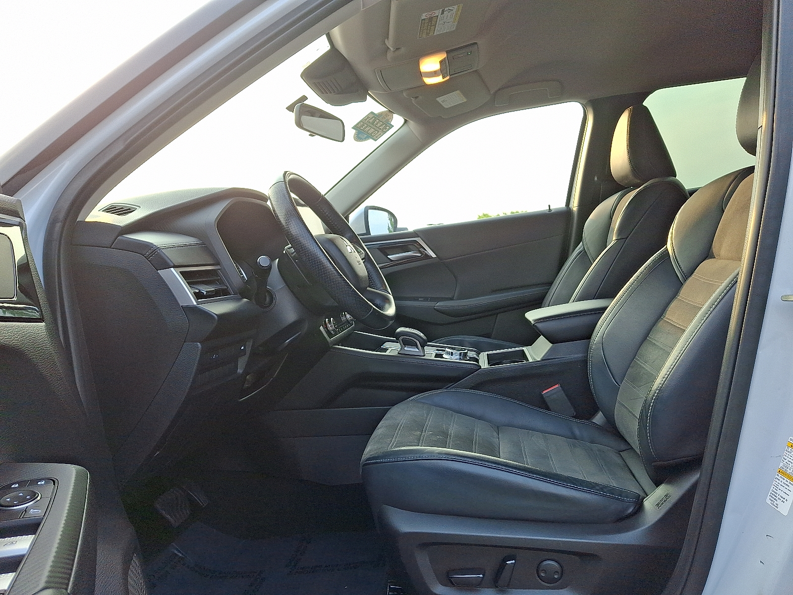 Vehicle image 13 of 32