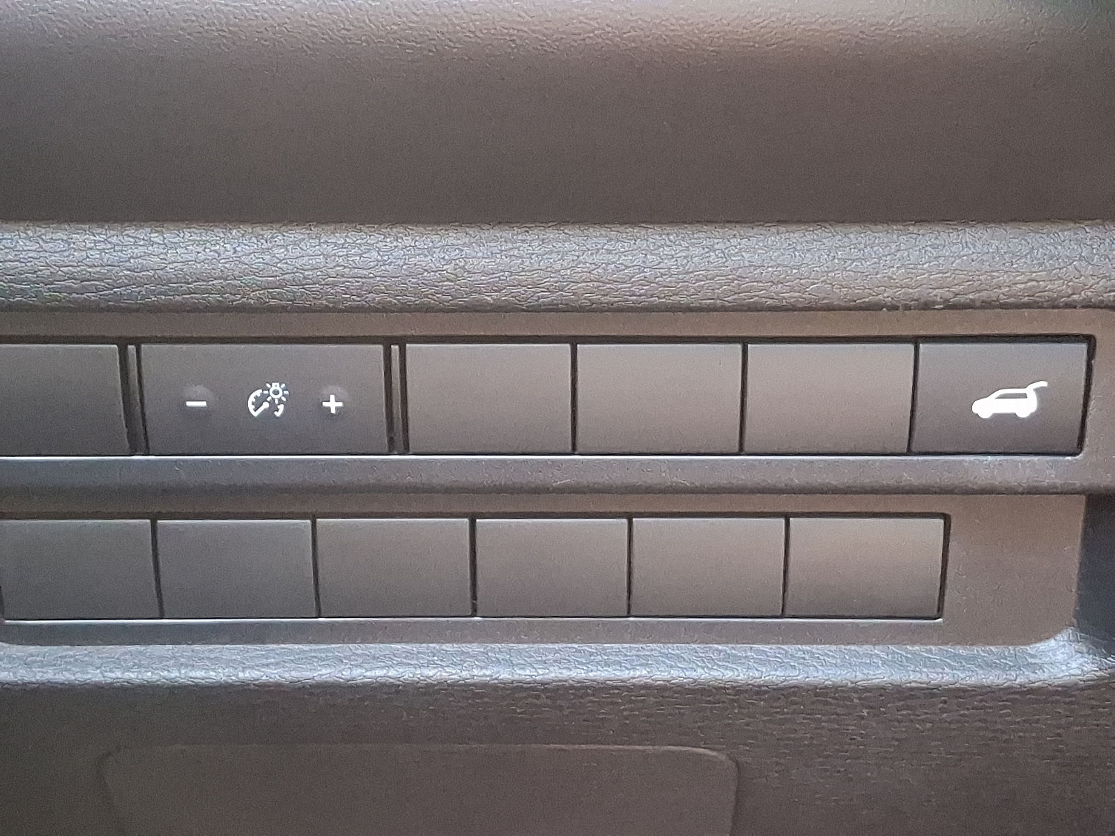 Vehicle image 23 of 32