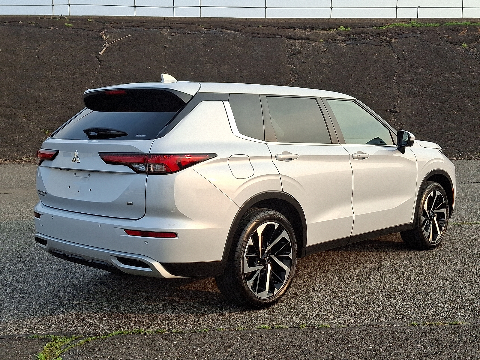 Vehicle image 5 of 32