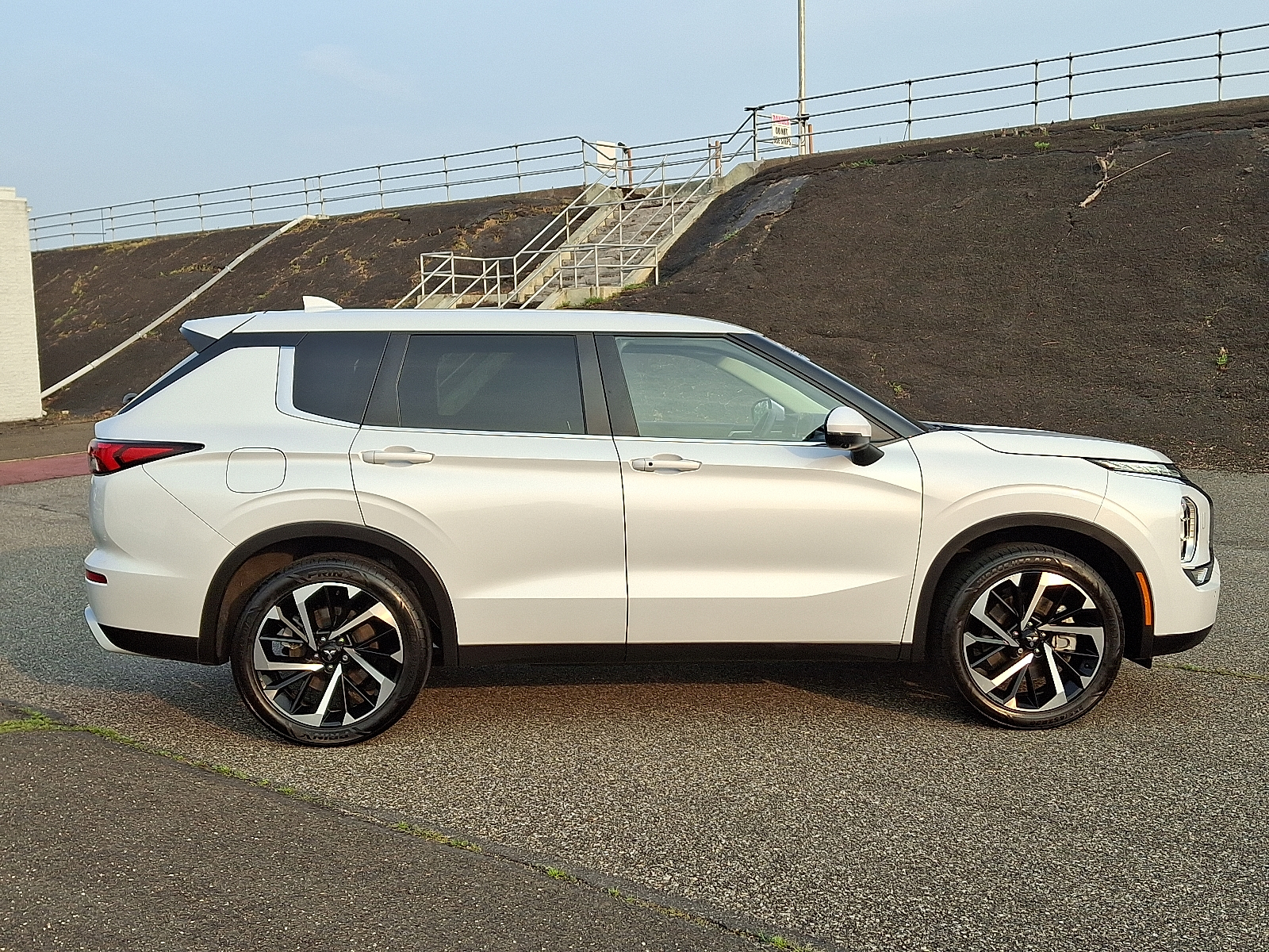 Vehicle image 4 of 32