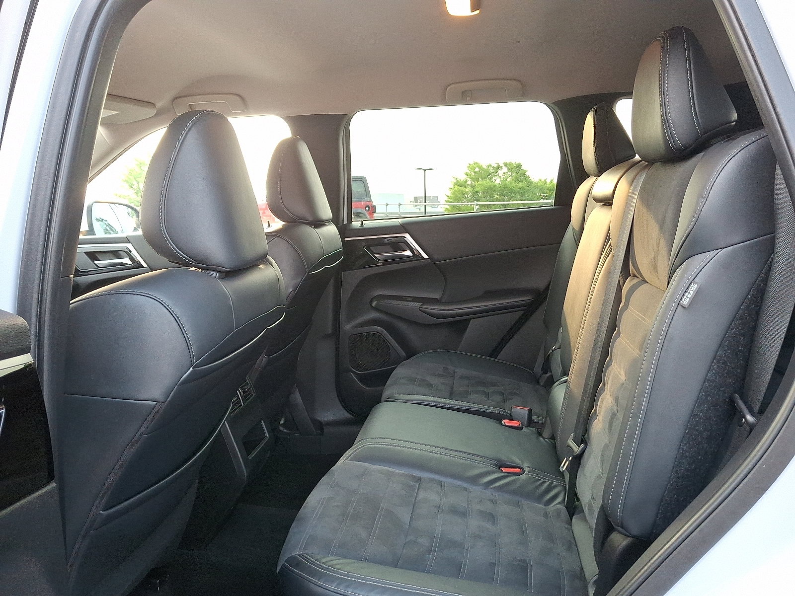 Vehicle image 10 of 32