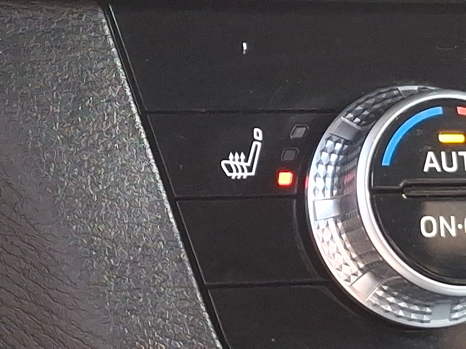 Vehicle image 25 of 32