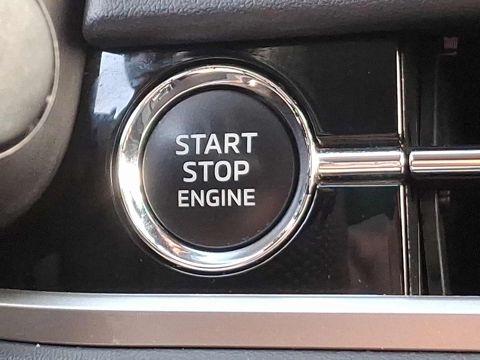 Vehicle image 24 of 32