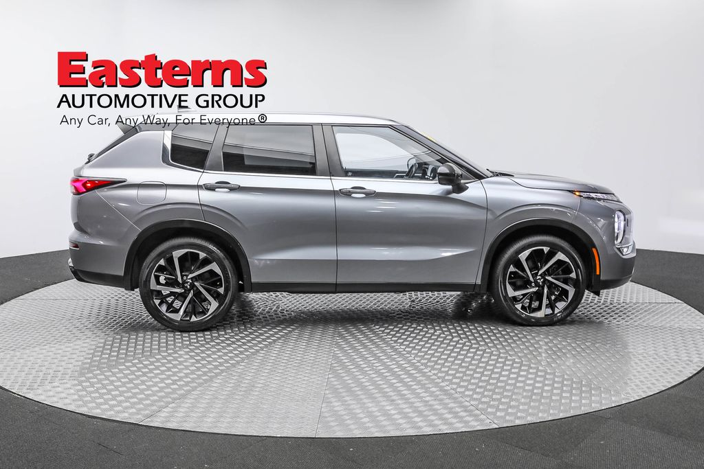 Vehicle image 16 of 64