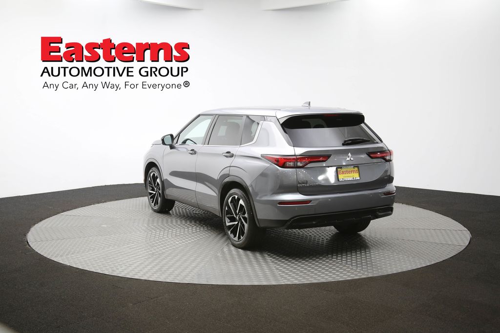 Vehicle image 32 of 64