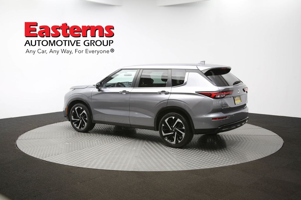 Vehicle image 33 of 64