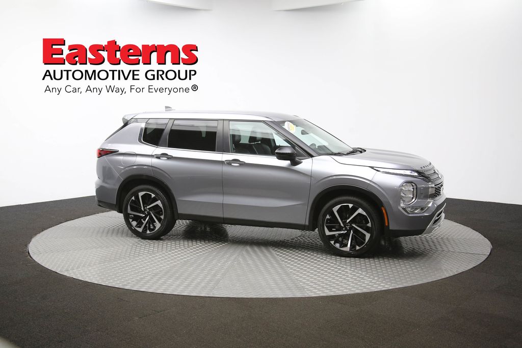 Vehicle image 11 of 64