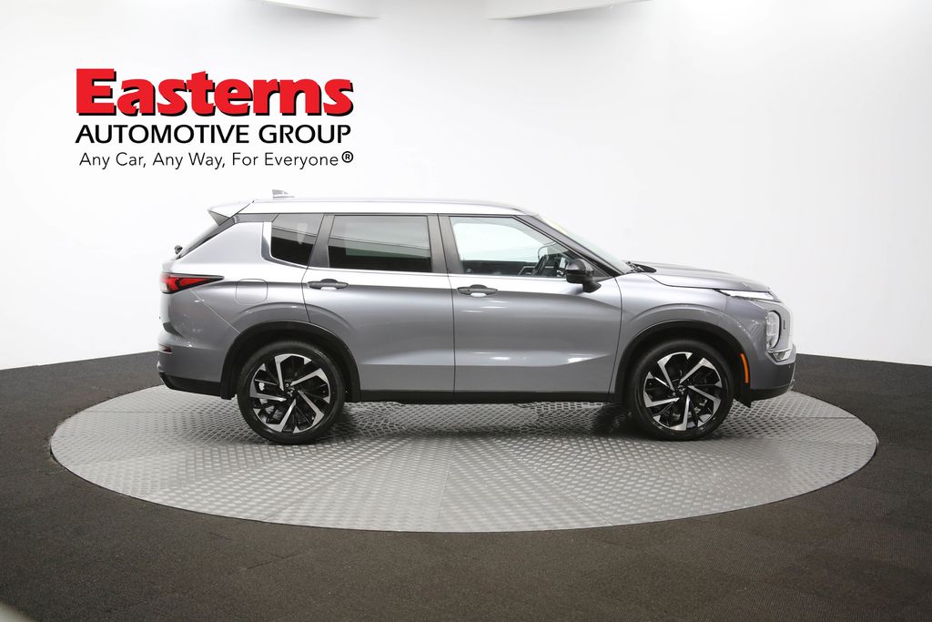 Vehicle image 17 of 64