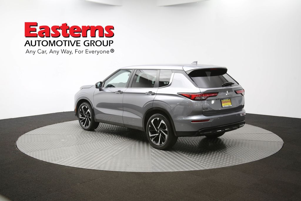 Vehicle image 31 of 64