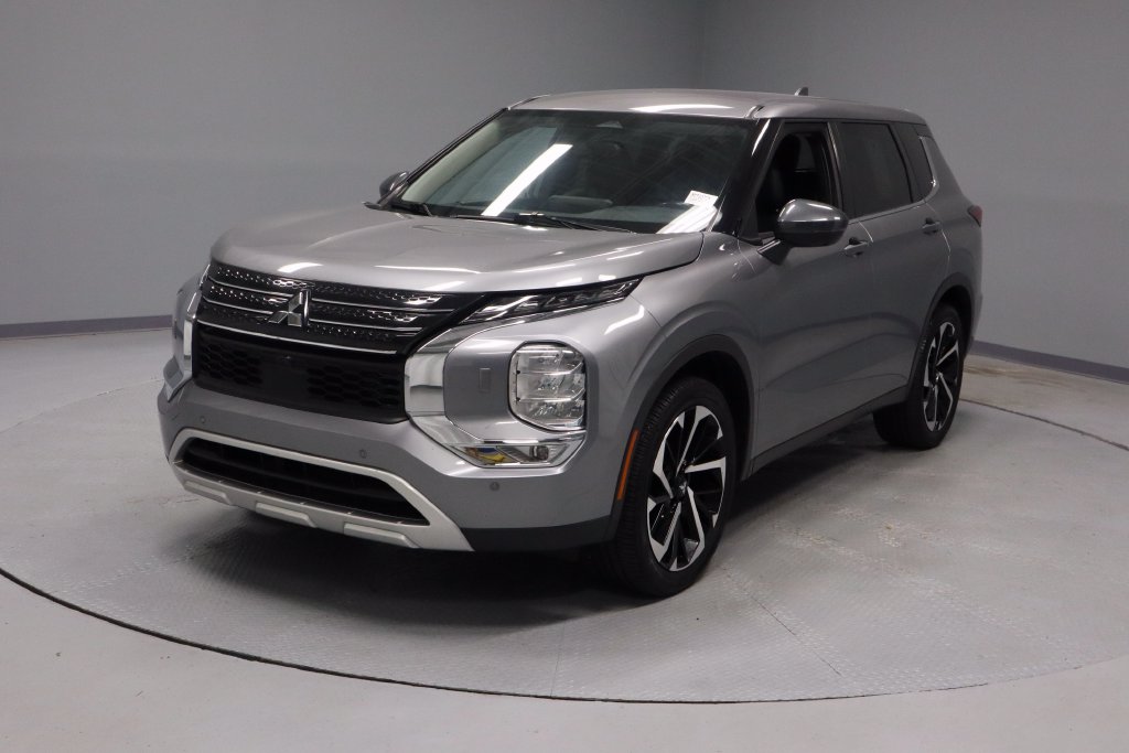 2022 Mitsubishi Outlander SE Image 1 of 35