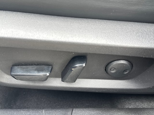 Vehicle image 11 of 20