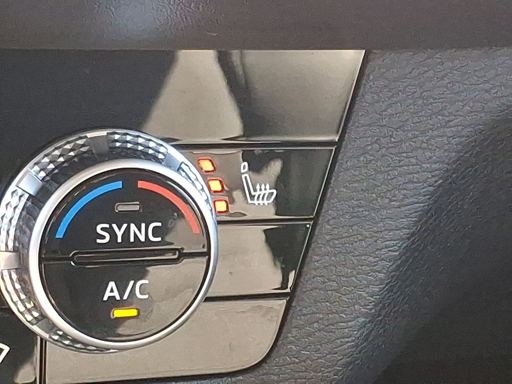 Vehicle image 29 of 36