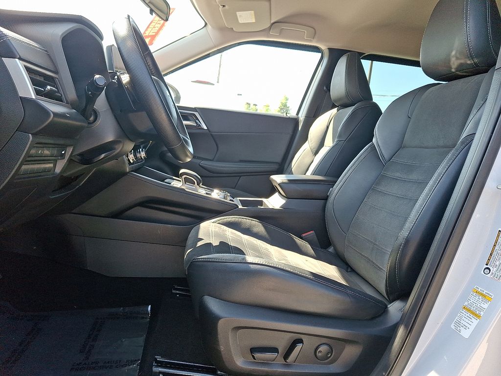 Vehicle image 14 of 36