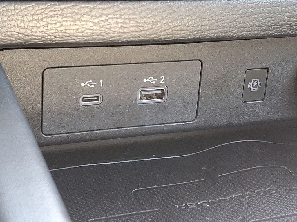 Vehicle image 27 of 36