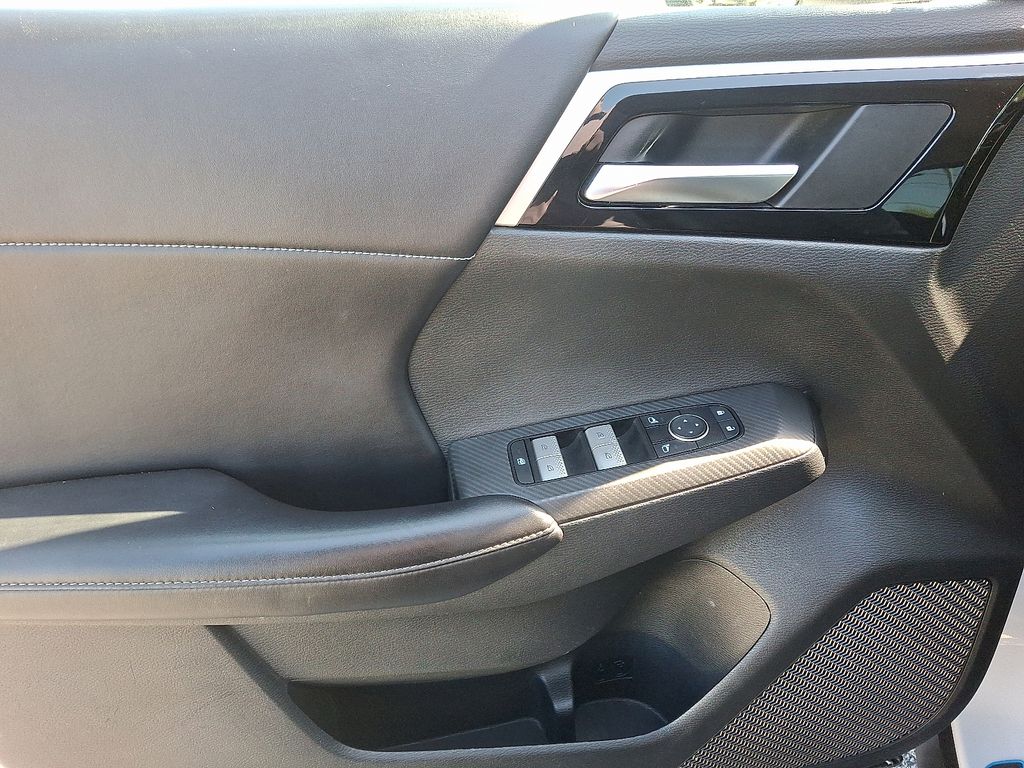 Vehicle image 13 of 36