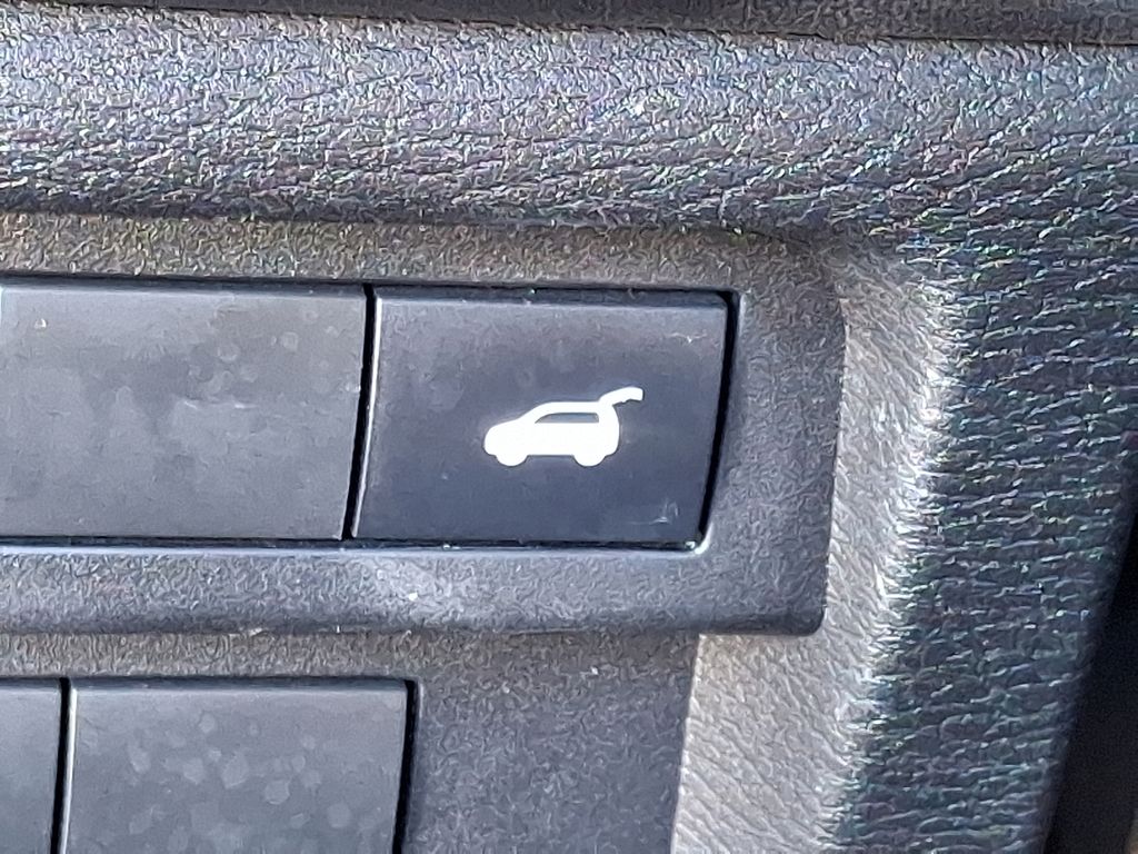Vehicle image 30 of 36