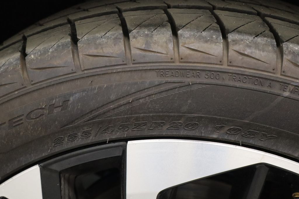 Vehicle image 37 of 40