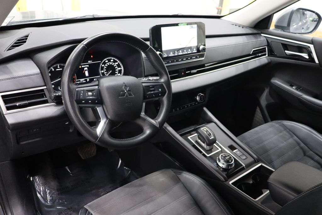 Vehicle image 19 of 40