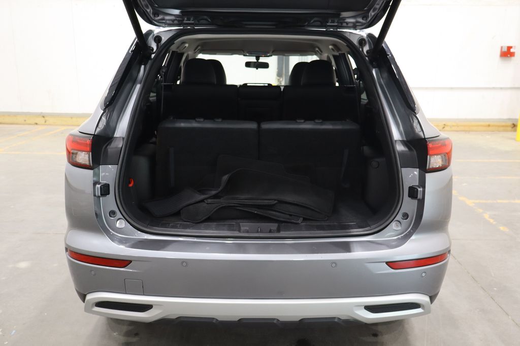Vehicle image 12 of 40