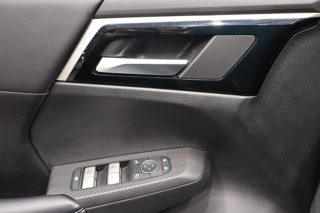 Vehicle image 15 of 40