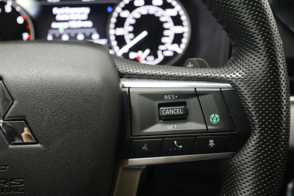 Vehicle image 22 of 40