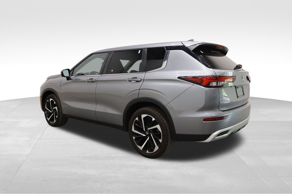 Vehicle image 6 of 40