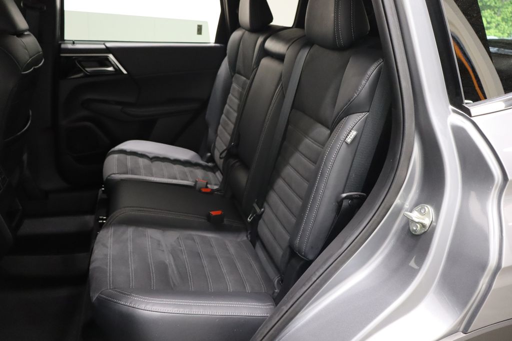 Vehicle image 10 of 40