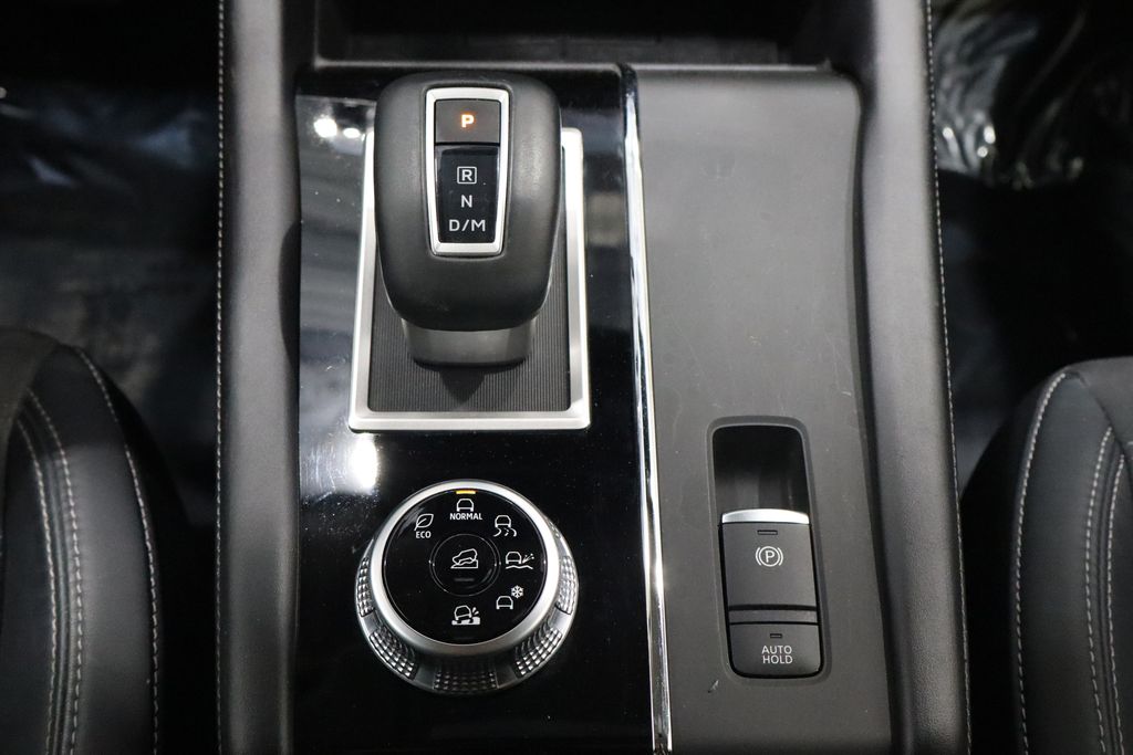 Vehicle image 32 of 40