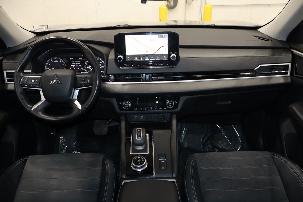 Vehicle image 25 of 40
