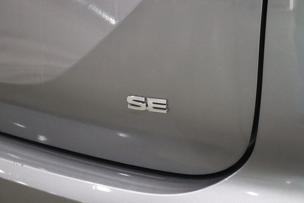 Vehicle image 39 of 40
