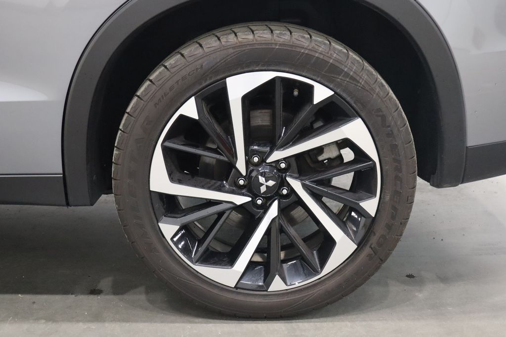 Vehicle image 36 of 40