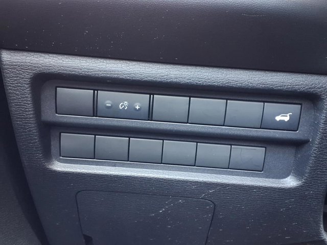 Vehicle image 21 of 29