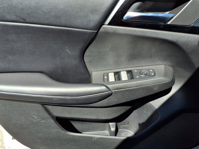 Vehicle image 22 of 29