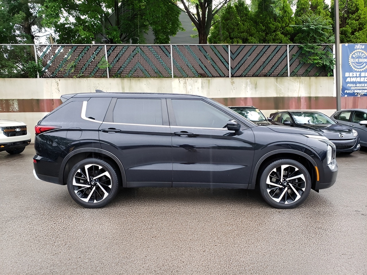 Vehicle image 34 of 37