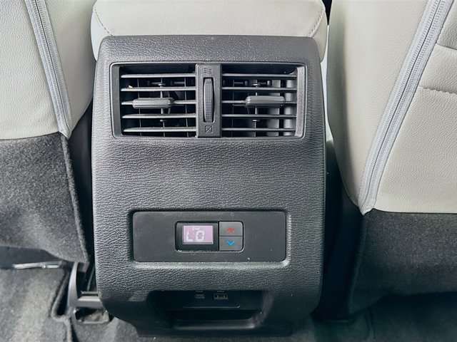 Vehicle image 16 of 20