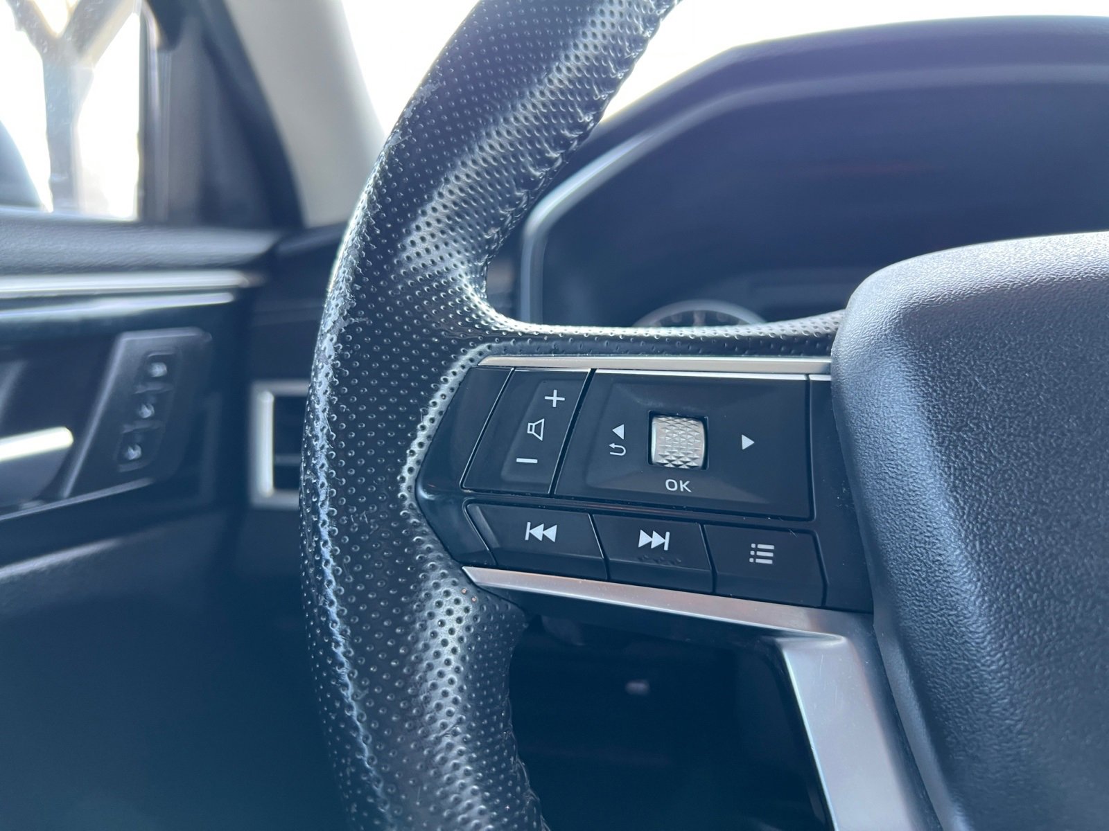 Vehicle image 21 of 22