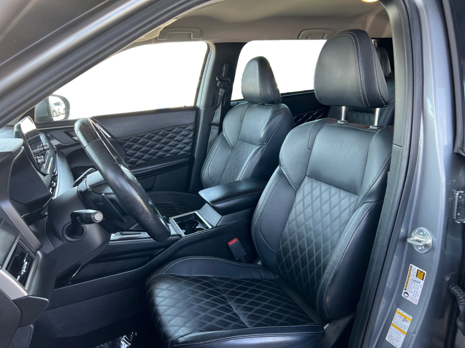 Vehicle image 10 of 22