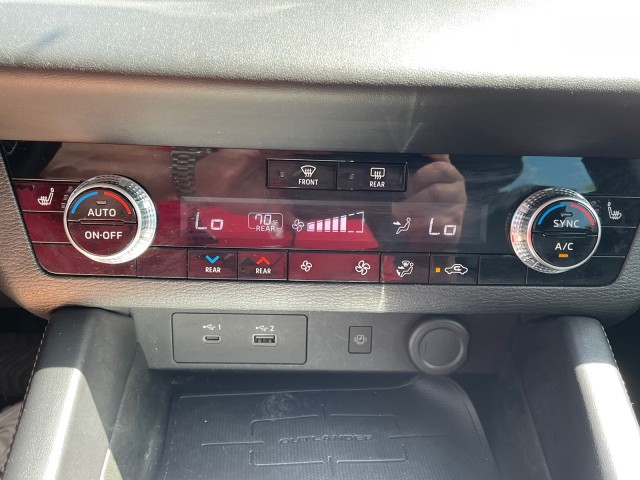 Vehicle image 27 of 29