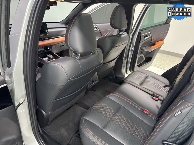 Vehicle image 33 of 41