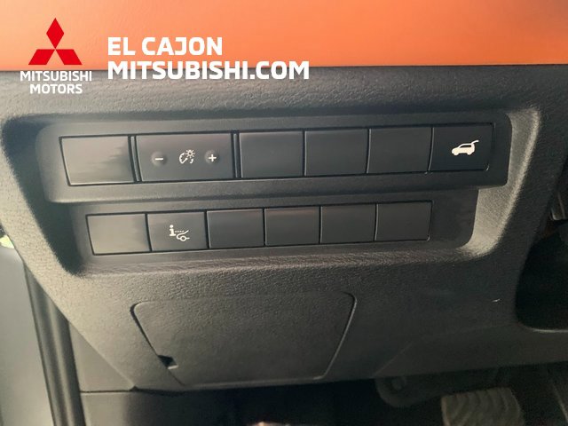 Vehicle image 23 of 28