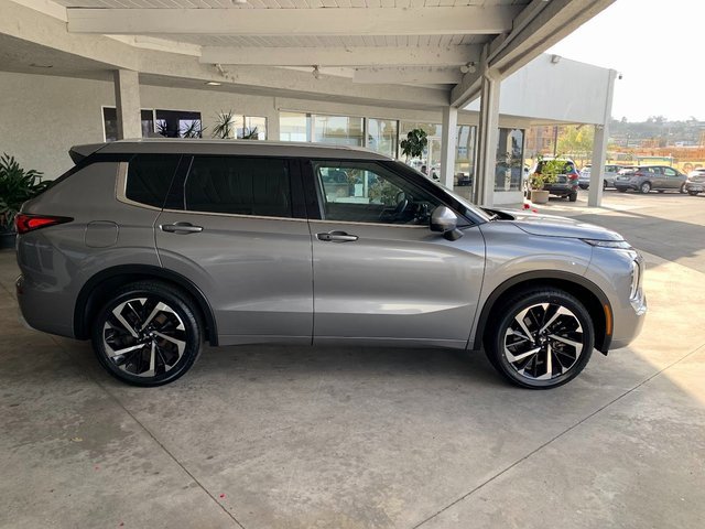 Vehicle image 4 of 28